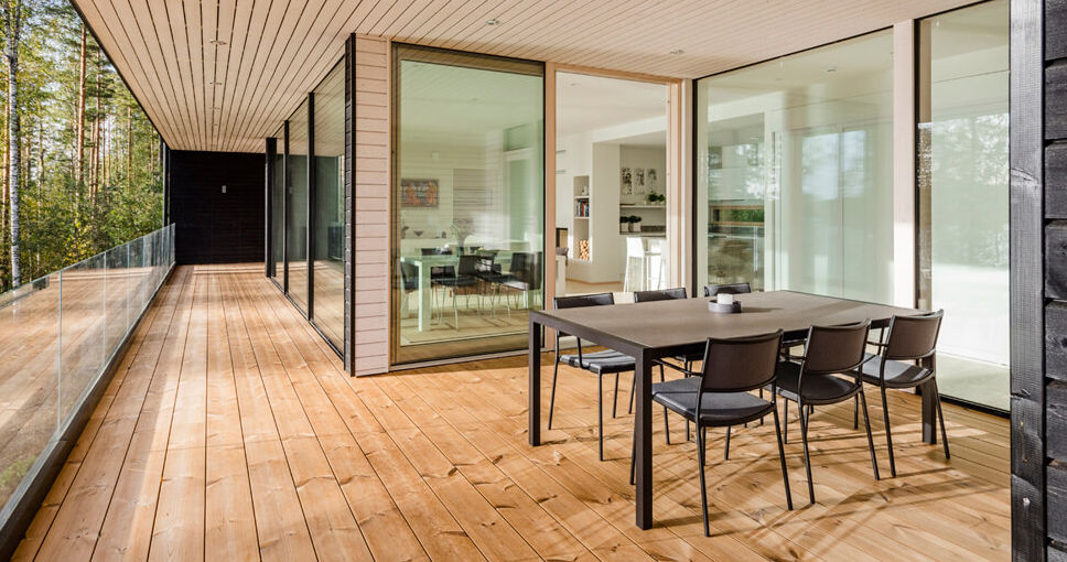 Pavimento da esterno in legno THERMOWOOD - Villa Privata in Finlandia ONLYWOOD Pavimento Legno massello Variopinto pavimento,esterno,decking,duraturo,cappa cucina,stabile,impermeabile,naturale