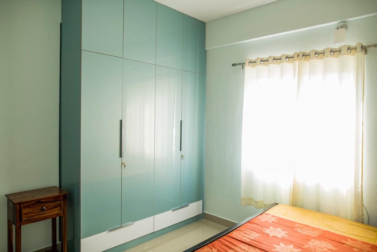 2 BHK flat Design in Bangalore, Dream Touch Dream Touch 모던스타일 침실 옷장 & 벽장