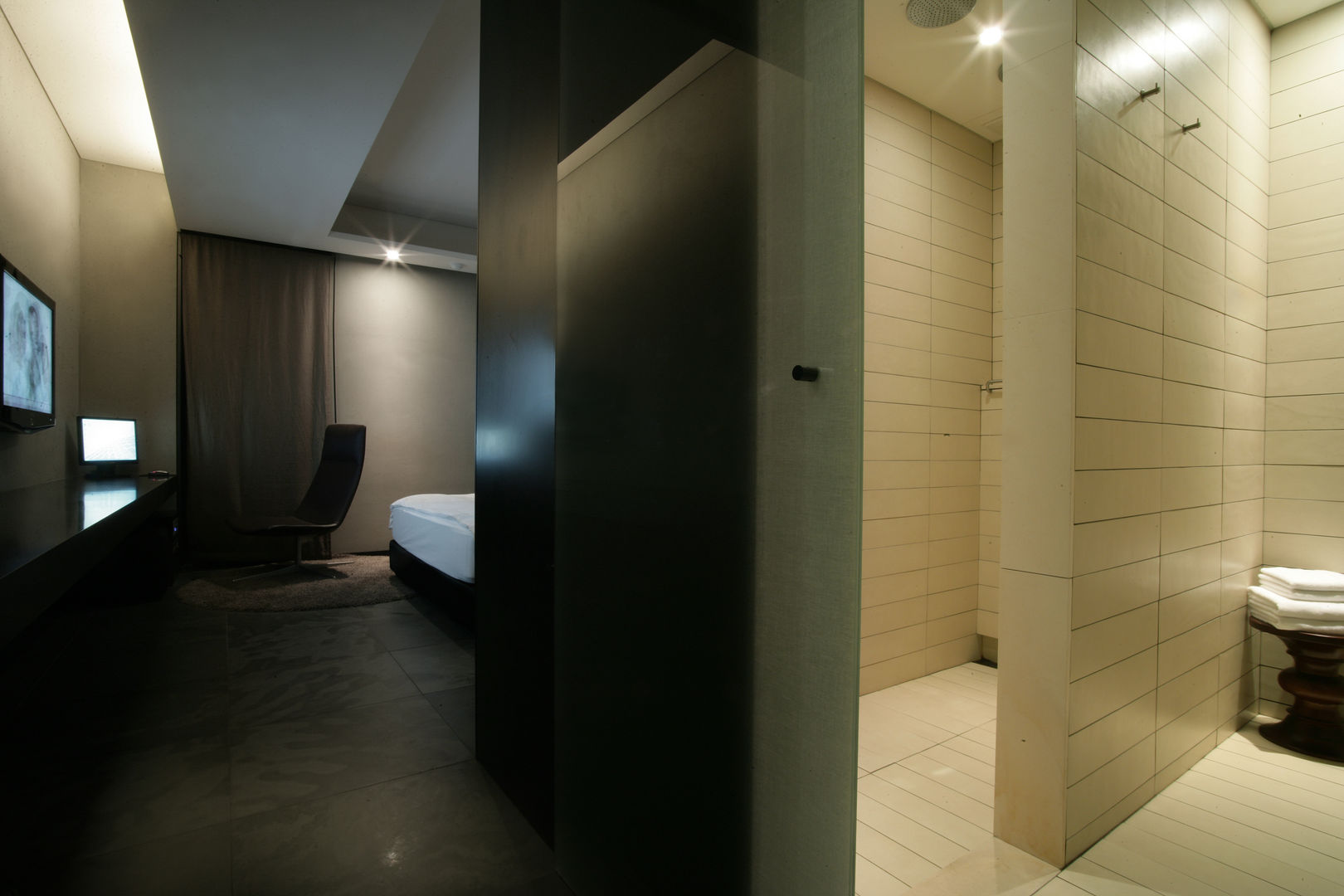 Hotel the mat (호텔 더매트), M's plan 엠스플랜 M's plan 엠스플랜 Pasillos, vestíbulos y escaleras minimalistas