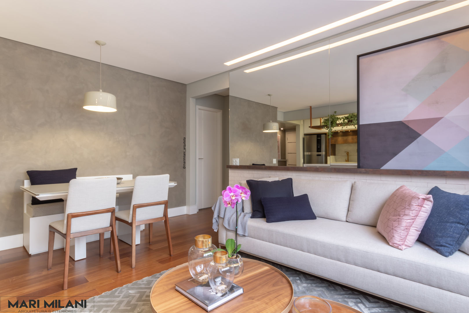 Apartamento pequeno Mooca Mari Milani Arquitetura & Interiores Salas de estar modernas