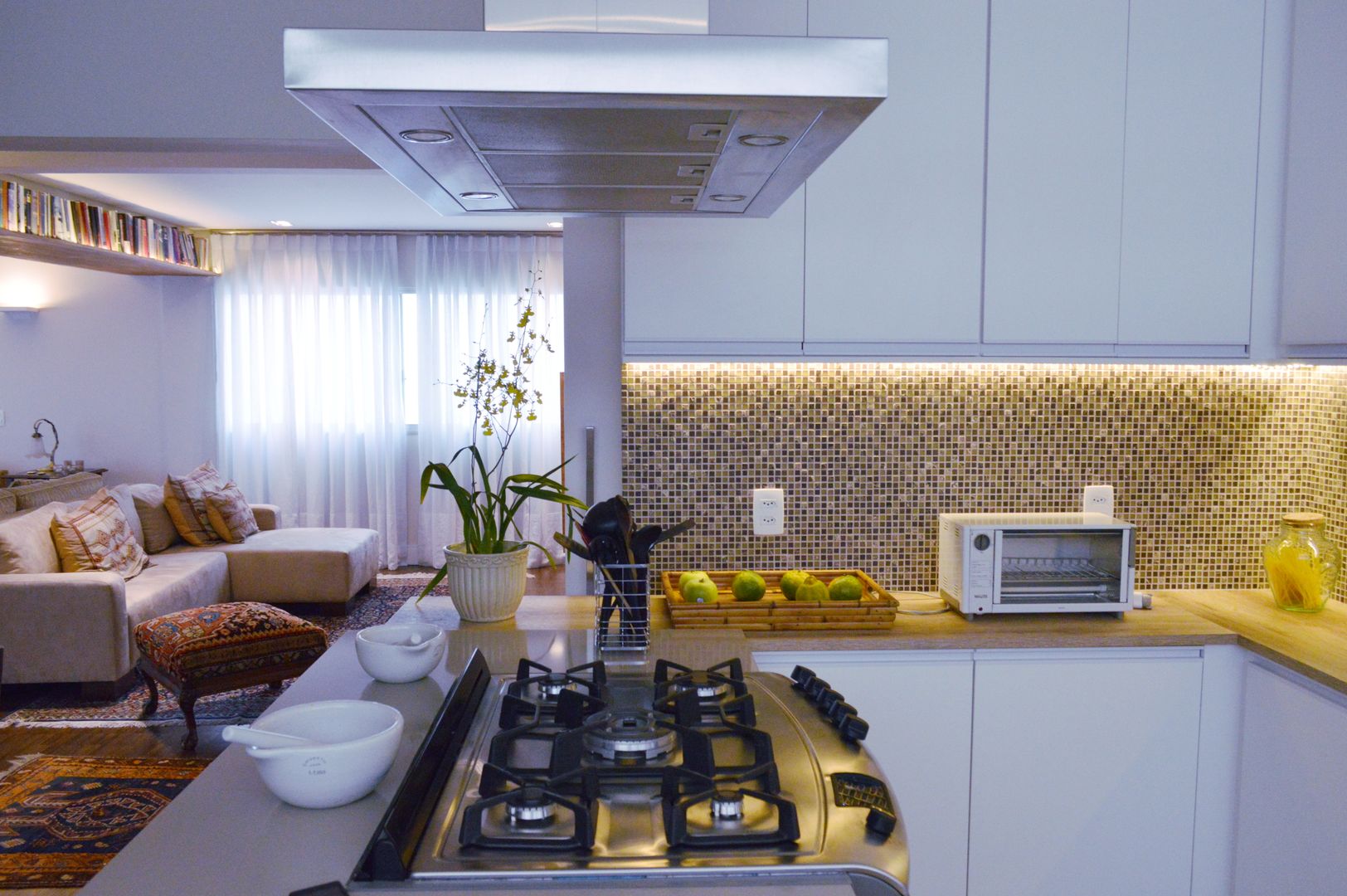 COZINHA INTEGRADA (COM FLEXIBILIDADE), Mazorra Studio Mazorra Studio وحدات مطبخ كوارتز