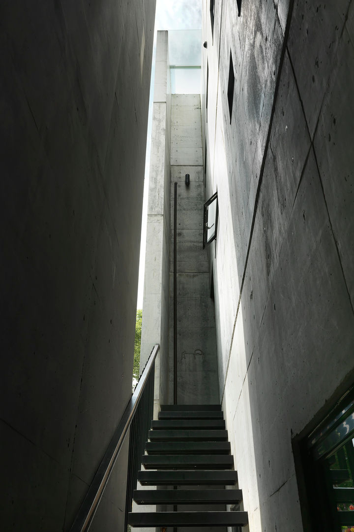 木耳生活藝術-建築暨室內設計/蒸氣少年與蛻變中的一幢房, 木耳生活藝術 木耳生活藝術 Modern Corridor, Hallway and Staircase Concrete