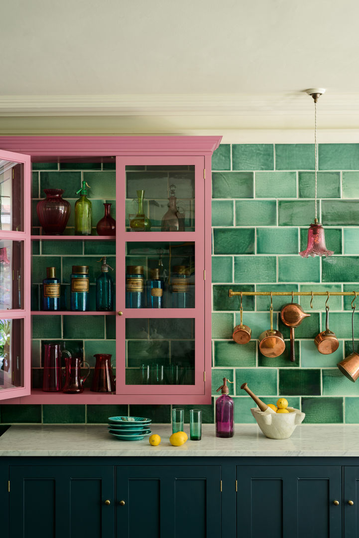 The Bond Street Classic Showroom deVOL Kitchens Cucina eclettica Legno massello Variopinto wall cupboard,green tiles,handmade tile,handmade kitchen,bright kitchen,pink kitchen,classic english