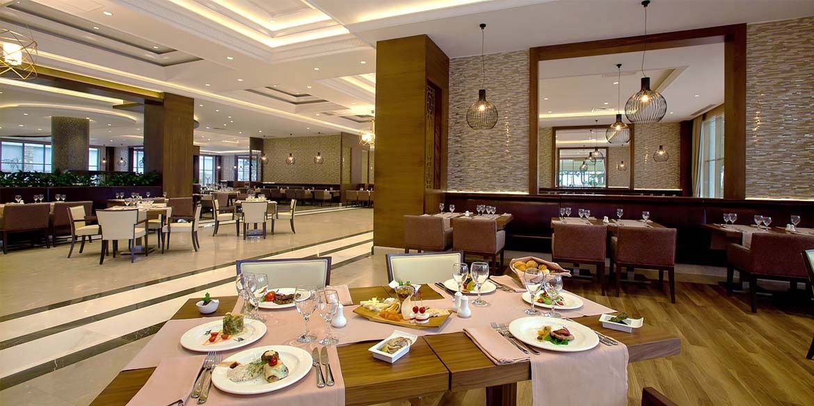 Otel Ana Restoranı Kalya İç Mimarlık \ Kalya Interıor Desıgn Ticari alanlar Ahşap Ahşap rengi restoran,otel restoranı,ışıklı asma tavan,lüx tasarım,Yeme & İçme
