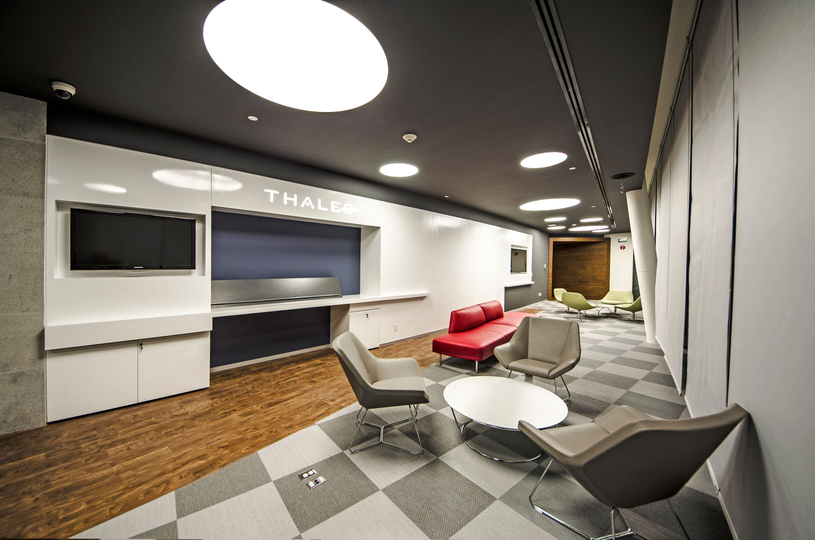 Thales Group, TALLER GRADO 13 ARQUITECTURA TALLER GRADO 13 ARQUITECTURA Modern media room