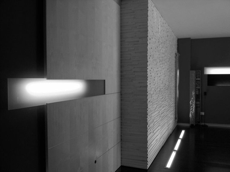 V apartment, studio ARCHEXTE' Vincenzo Castaldi Architetto studio ARCHEXTE' Vincenzo Castaldi Architetto Hành lang, sảnh & cầu thang phong cách hiện đại