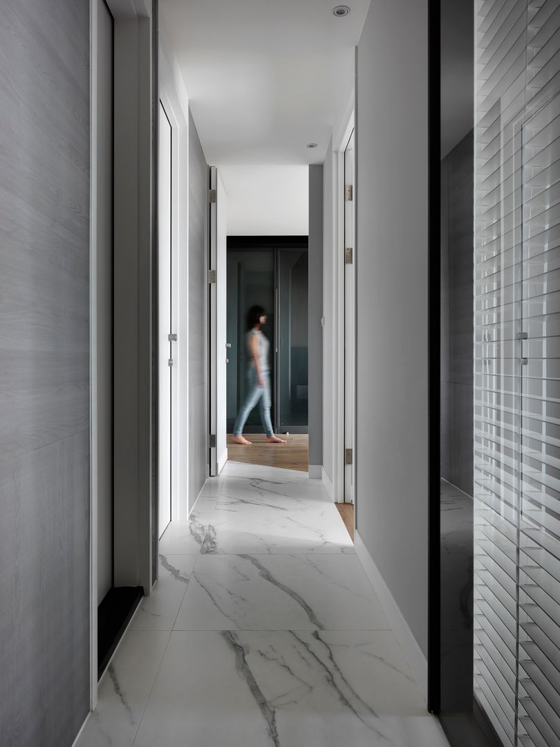 黑白融合 Black and white fusion, 肯星室內設計 肯星室內設計 Modern corridor, hallway & stairs