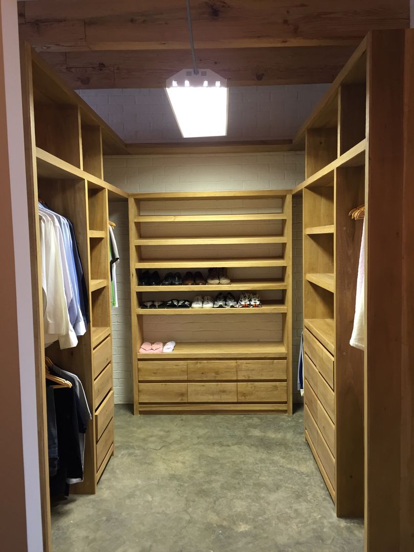 walk-in closet DE LEON PRO Industrial style dressing room Wood Wood effect