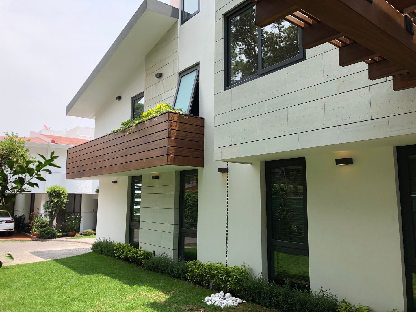 facade DE LEON PRO Modern Houses facade, remodel, house, stone, wood, modern, mexico city, architecture, design, garden