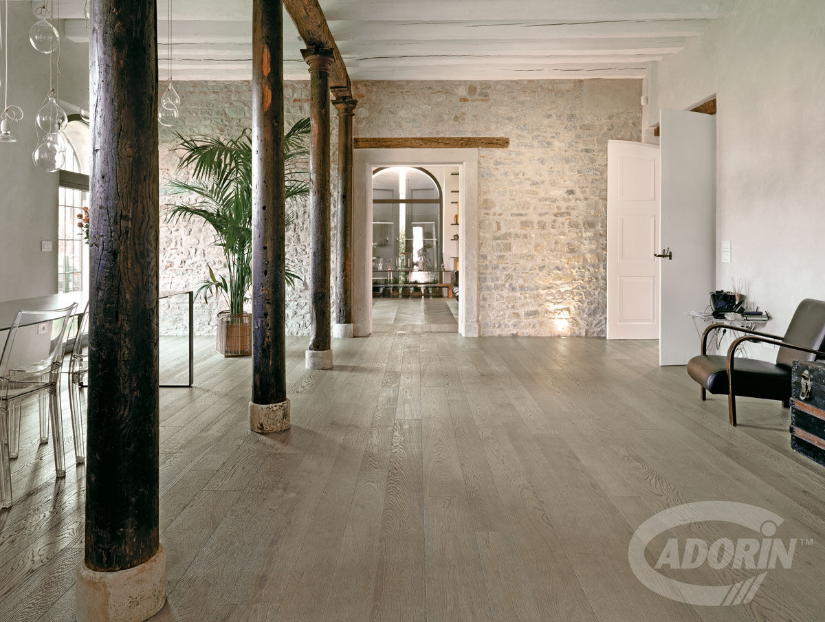 Parquet in rovere dalla finitura Grigio Sabbia, Cadorin Group Srl - Italian craftsmanship production Wood flooring and Coverings Cadorin Group Srl - Italian craftsmanship production Wood flooring and Coverings Estudios y despachos coloniales Madera Acabado en madera