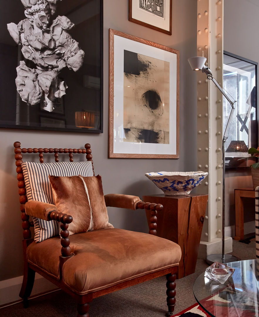 A Warm and Eclectic Apartment Design, Liam Mooney studio Liam Mooney studio 에클레틱 거실