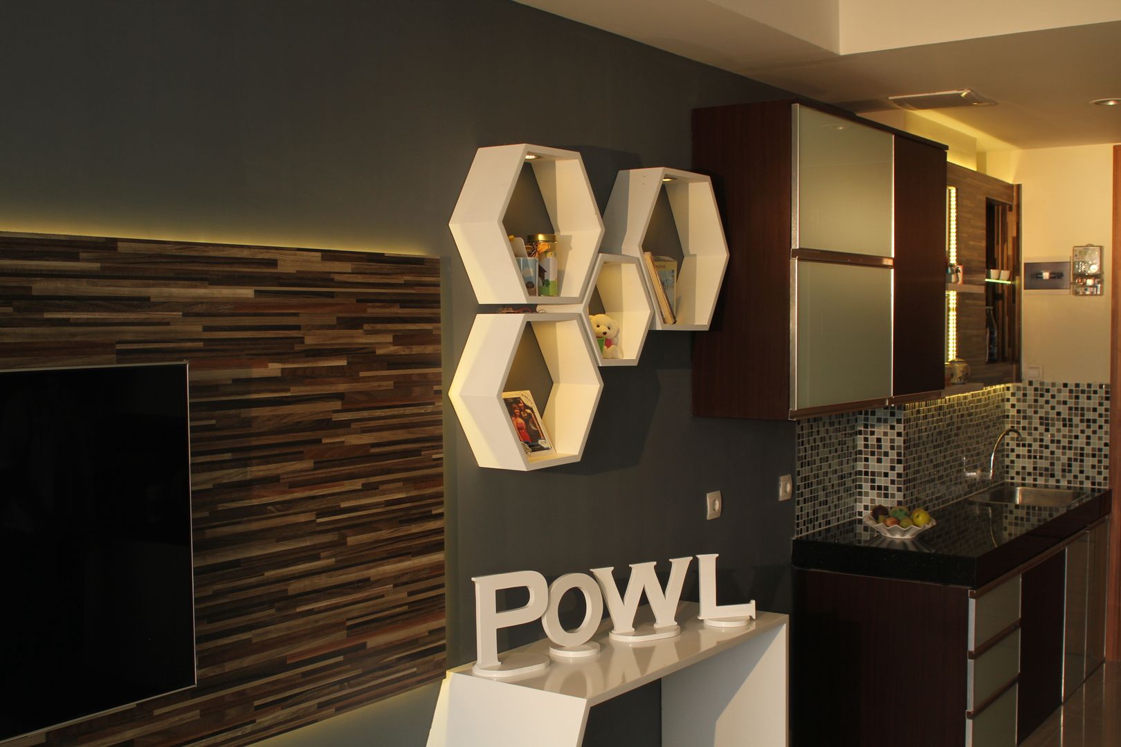 Beverly Honeycomb Tipe Studio Apartment, POWL Studio POWL Studio Salas / recibidores