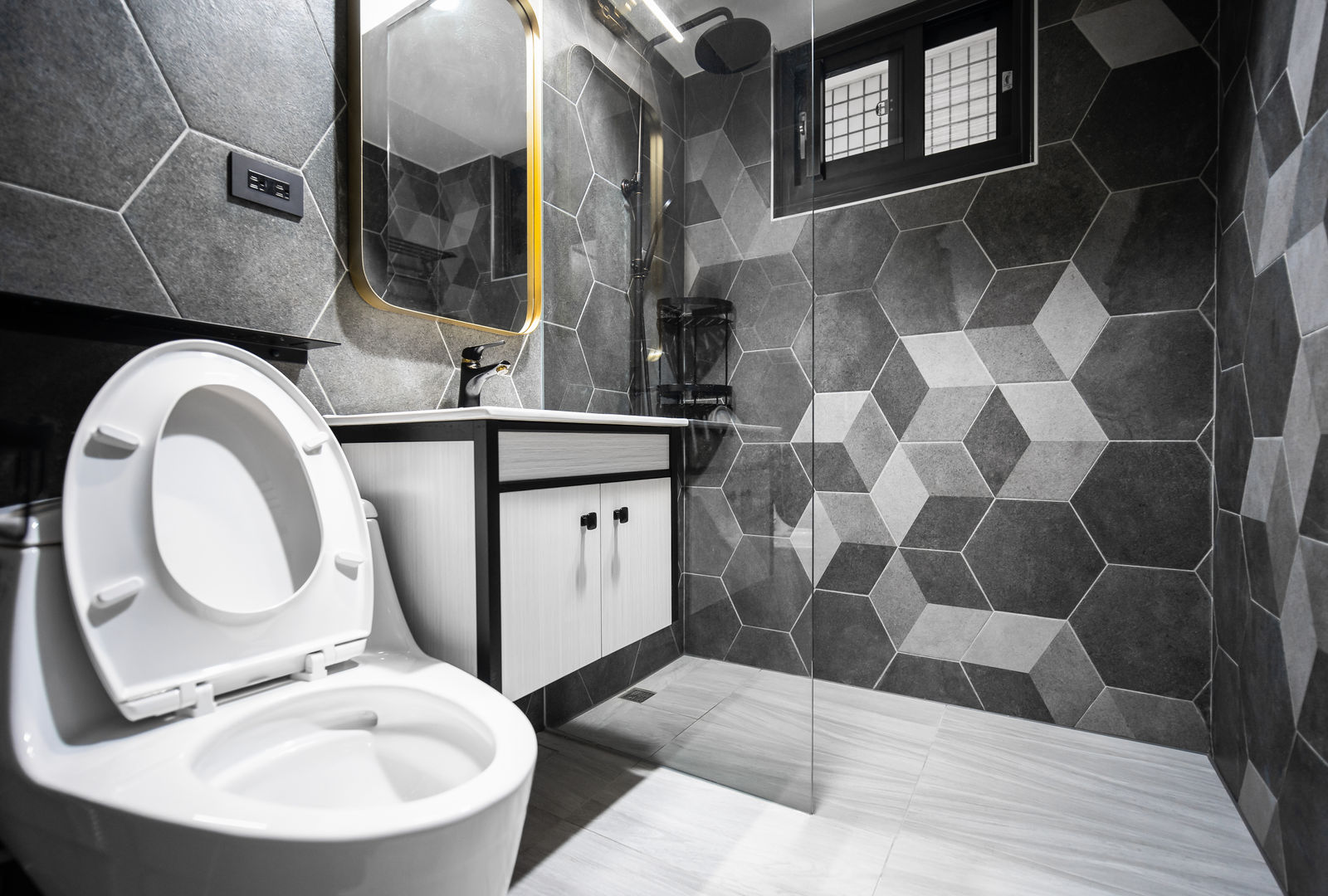 Dr. Liao 浴室裝修案 | 裝修後 有隅空間規劃所 現代浴室設計點子、靈感&圖片 磁磚 浴室,bathroom