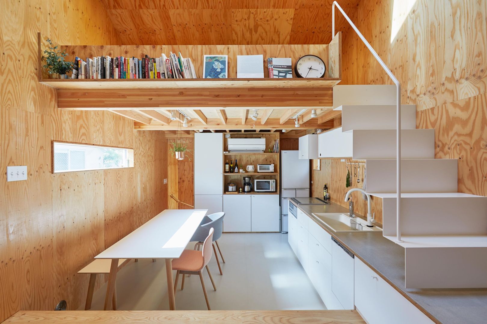 MILK CARTON HOUSE, .8 / TENHACHI .8 / TENHACHI Eclectic style dining room Wood Wood effect