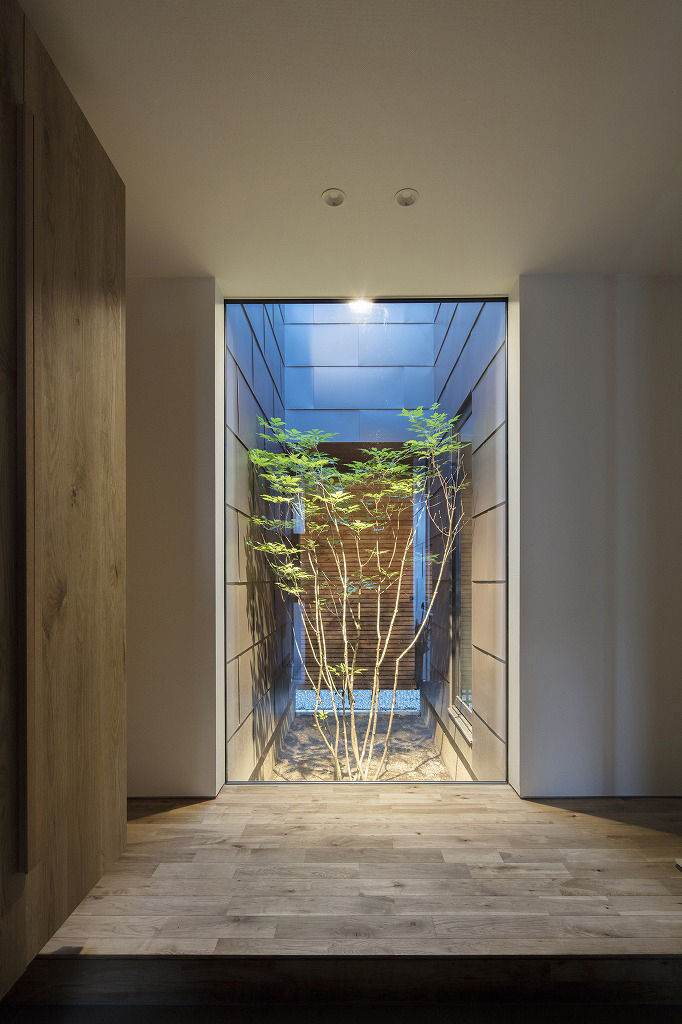 le coin, 株式会社 ATELIER O2 株式会社 ATELIER O2 Modern Corridor, Hallway and Staircase