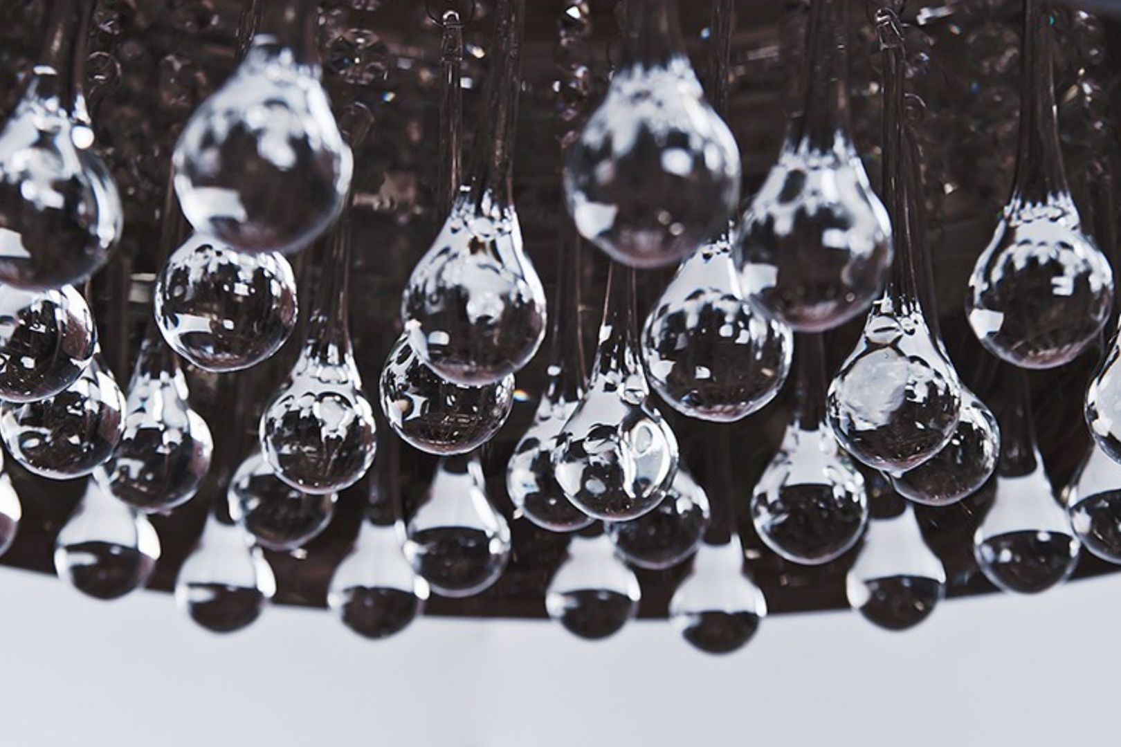 Crystals chandelier with glass lamp shade Luxury Chandelier LTD Phòng ăn phong cách hiện đại Ly