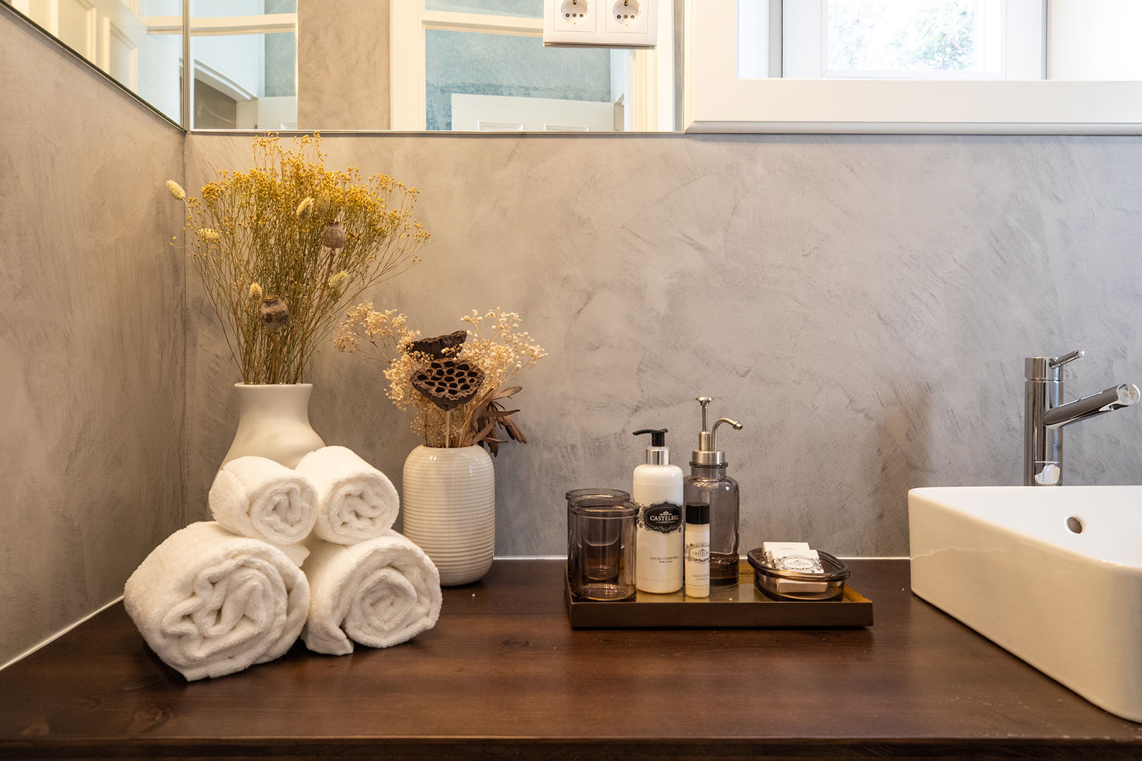 Casa de banho - Projeto SHI Studio Interior Design, Matosinhos homify Modern Banyo hotel,hostel,remodelação,restauro,shi studio,design,guest house,sheila moura azevedo,arquitetura,porto,casa de banho,wc