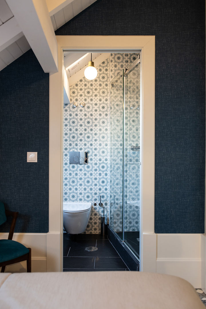 Quarto - Projeto SHI Studio Interior Design, Matosinhos homify Küçük Yatak Odası hotel,hostel,remodelação,restauro,shi studio,design,guest house,sheila moura azevedo,arquitetura,porto,casa de banho,wc