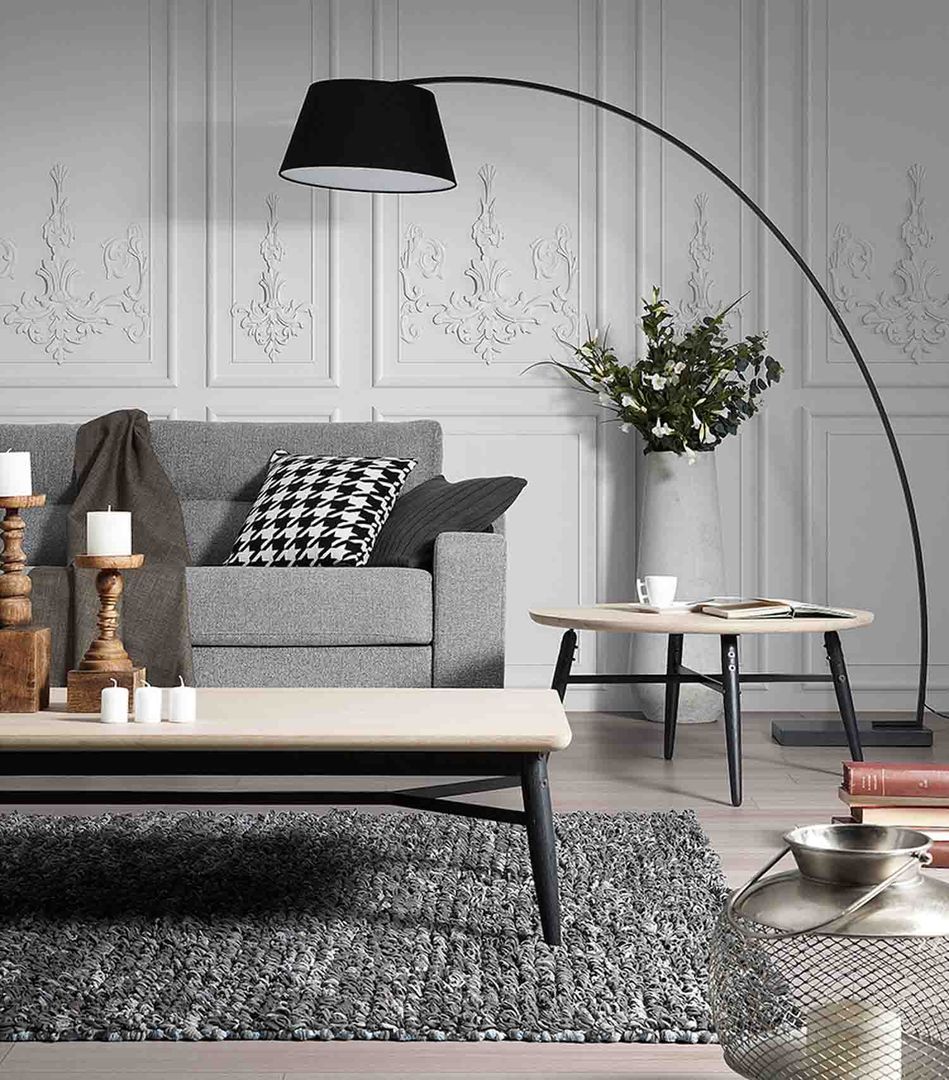 Candeeiro de pé curvo em preto Curved floor lamp in black POHC https://www.intense-mobiliario.com/pt/candeeiros-de-pe/21205-candeeiro-de-pe-pohc-p.html, Intense mobiliário e interiores Intense mobiliário e interiores Casas modernas: Ideas, imágenes y decoración Decoración y accesorios