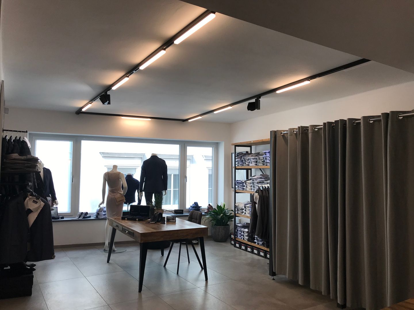 Modegeschäft La Moda in Braunau am Inn, Skapetze Lichtmacher Skapetze Lichtmacher Espacios comerciales Oficinas y Tiendas