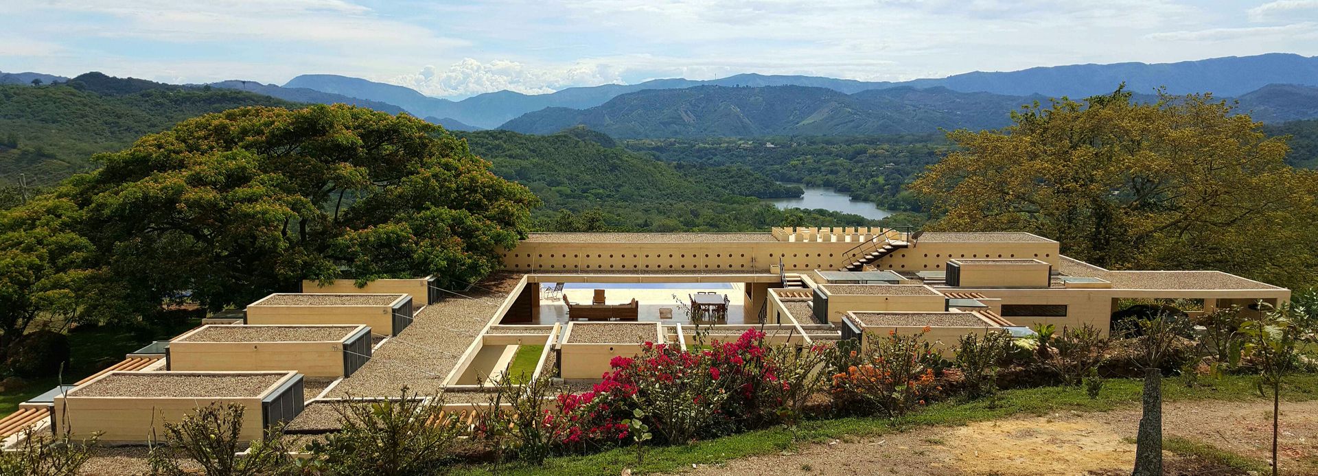 Casa Los Samanes, Carlos Campuzano y Asociados Arquitectos Carlos Campuzano y Asociados Arquitectos Casas de campo