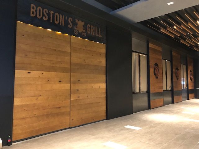 Restaurante Boston Grill Acoxpa, EA ARCHITECTURE & FURNITURE EA ARCHITECTURE & FURNITURE جدران خشب Wood effect أغطية الجدران والأرضيات