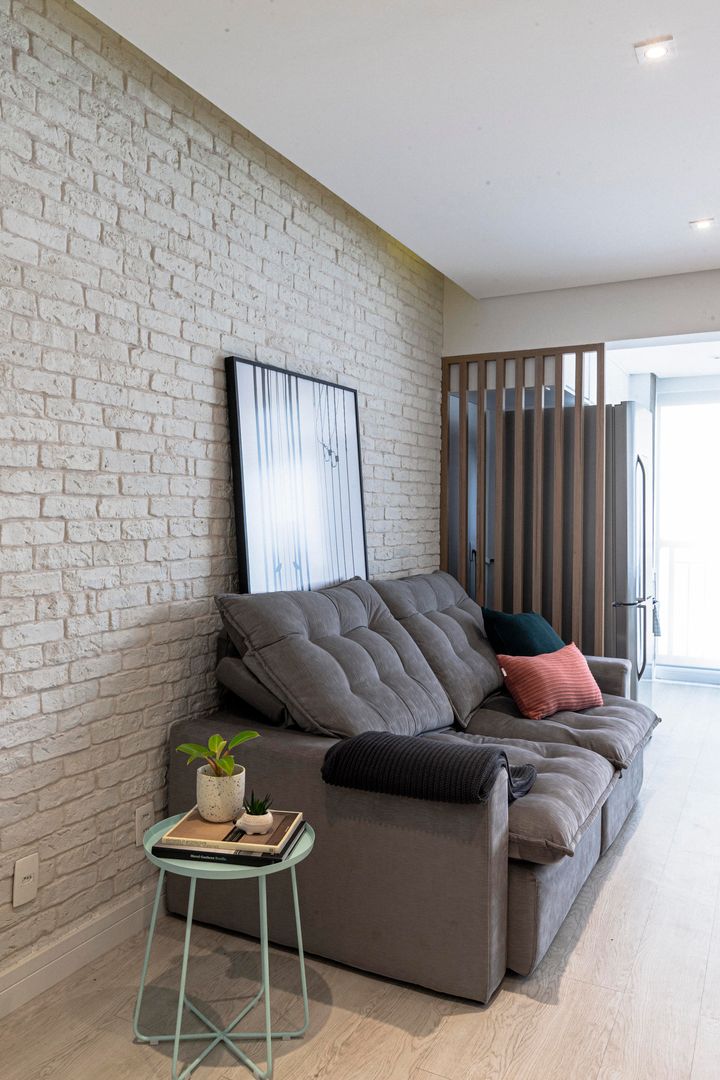 Apartamento Pequeno Moderno e Clean de Jovem Casal, Mirá Arquitetura Mirá Arquitetura Living room Bricks