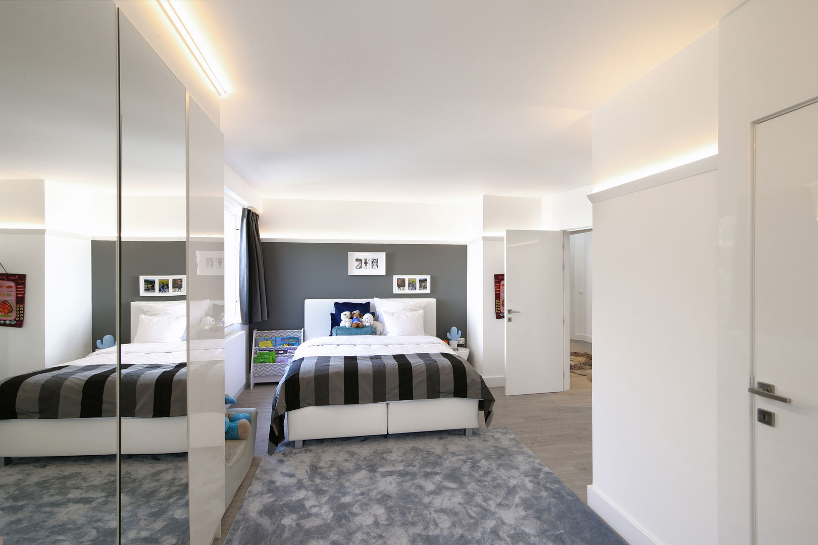 Moderne villa bij Antwerpen, Marcotte Style Marcotte Style Modern Bedroom Plastic