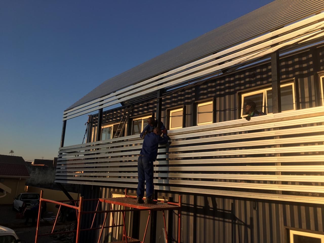 Pamodzi Diepkloof mixed use containers, A4AC Architects A4AC Architects Maisons industrielles
