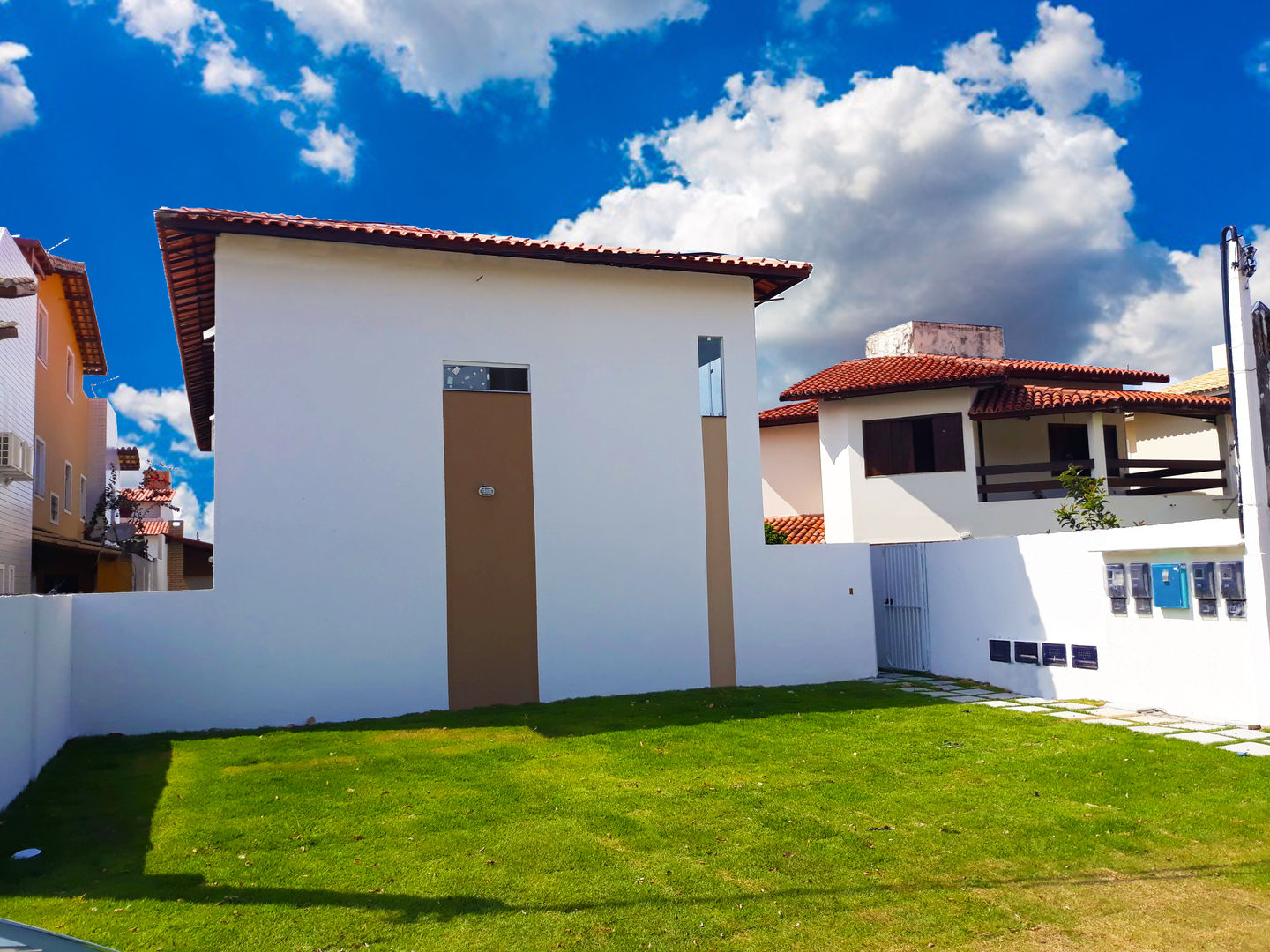 Projeto de apartamentos com 2 pavimentos, em condomínio fechado, com área de lazer, com quiosque com churrasqueira., ARQ-PB Arquitetura e Construção ARQ-PB Arquitetura e Construção