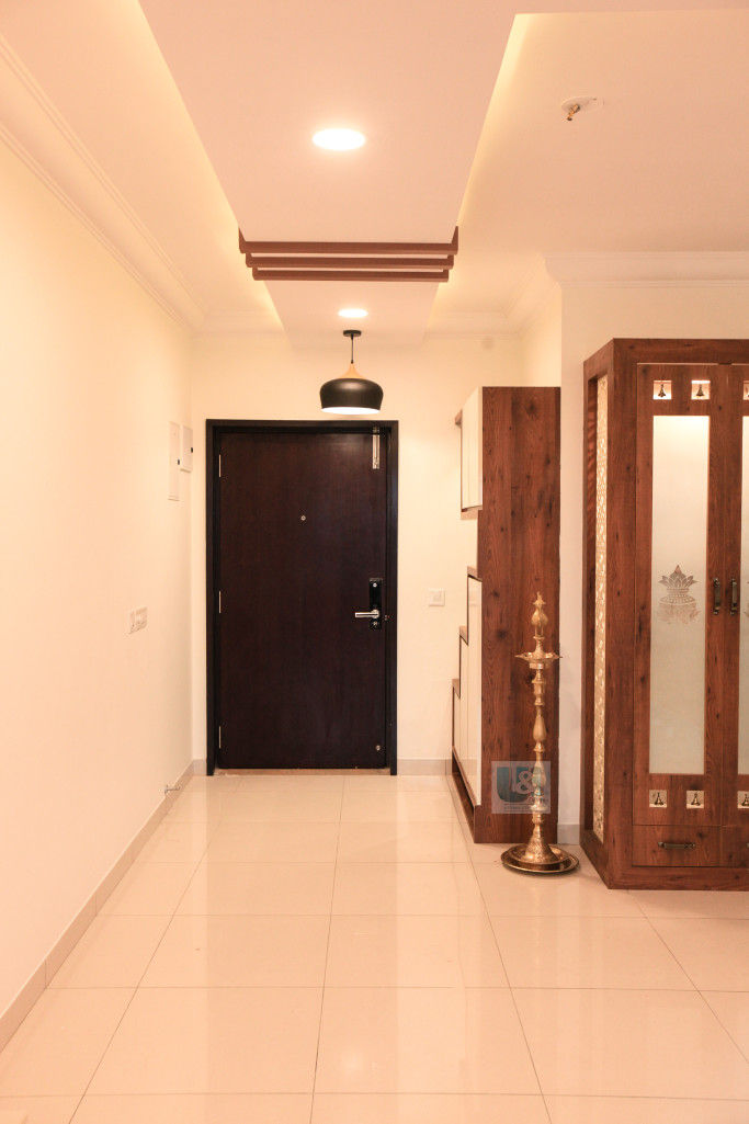 Mrs. Sangeeta's Residence, Puravankara Sunflower, Studio Ipsa Studio Ipsa الممر الحديث، المدخل و الدرج مخزن