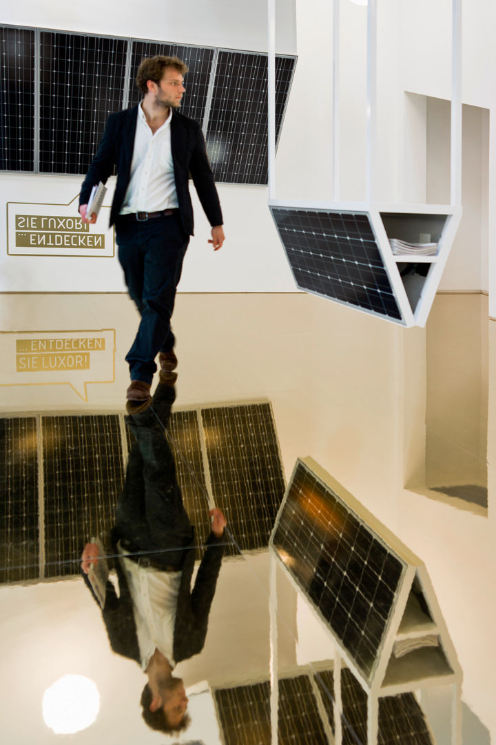 ROXUL. Messestand für einen Hersteller von Solarmodulen, AMUNT Architekten in Stuttgart und Aachen AMUNT Architekten in Stuttgart und Aachen 상업공간 구리 / 청동 / 황동 사무실 공간 & 가게