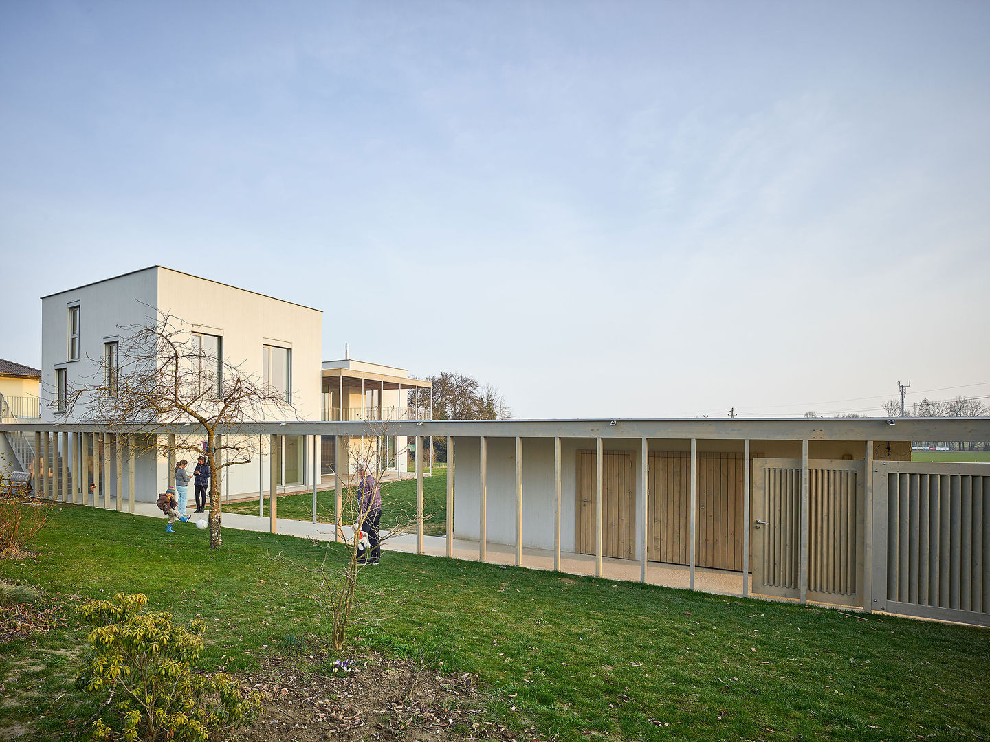 Haus mit PERGOLA, mia2 Architektur mia2 Architektur Eengezinswoning