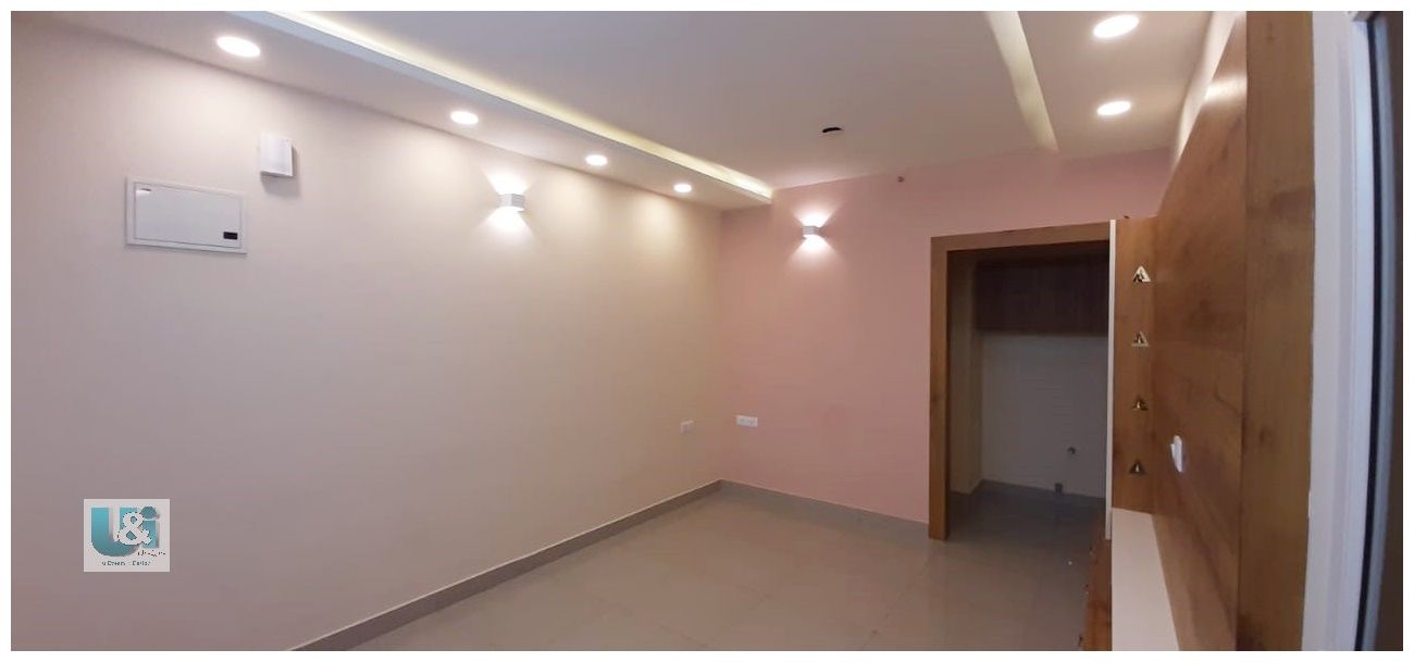 False ceiling with cove lighting in living room Studio Ipsa Living room Accessories & decoration