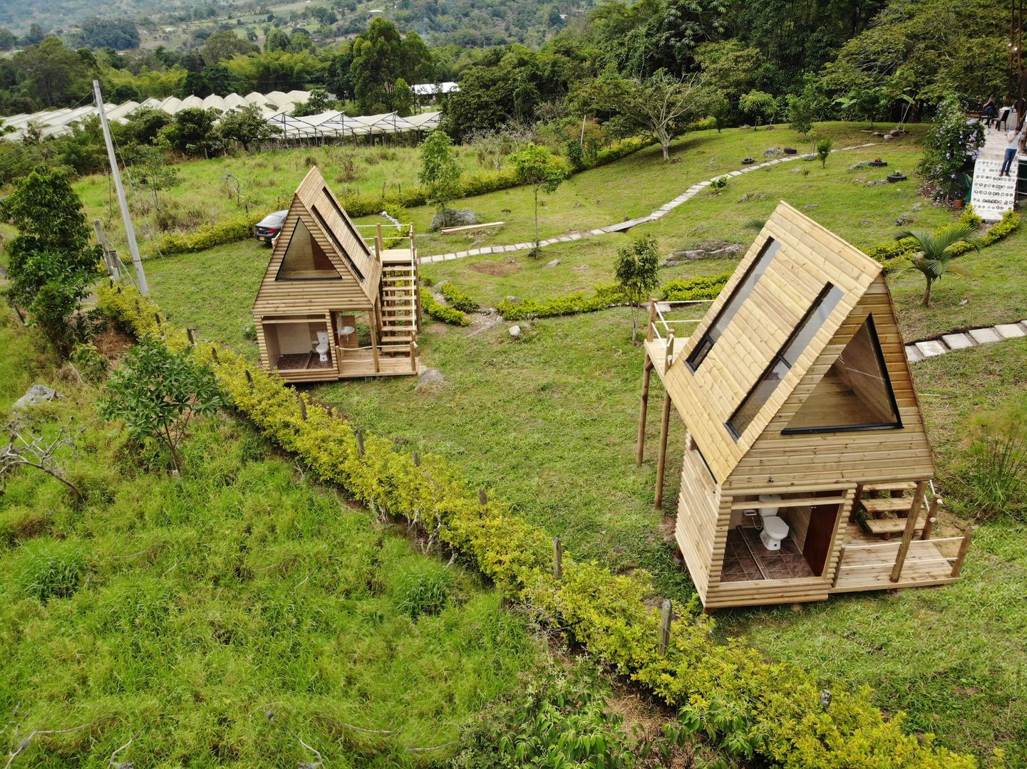 VILLA DE LOS ANGELES, TALLER DOS ARQUITECTOS TALLER DOS ARQUITECTOS Wooden houses Solid Wood Multicolored