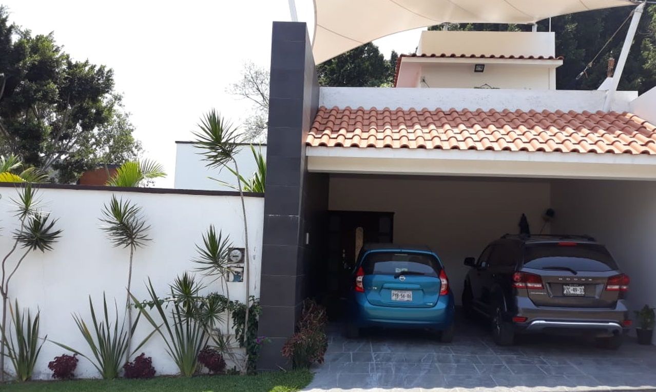 Residencia muro negro, AR216 AR216 منزل عائلي صغير