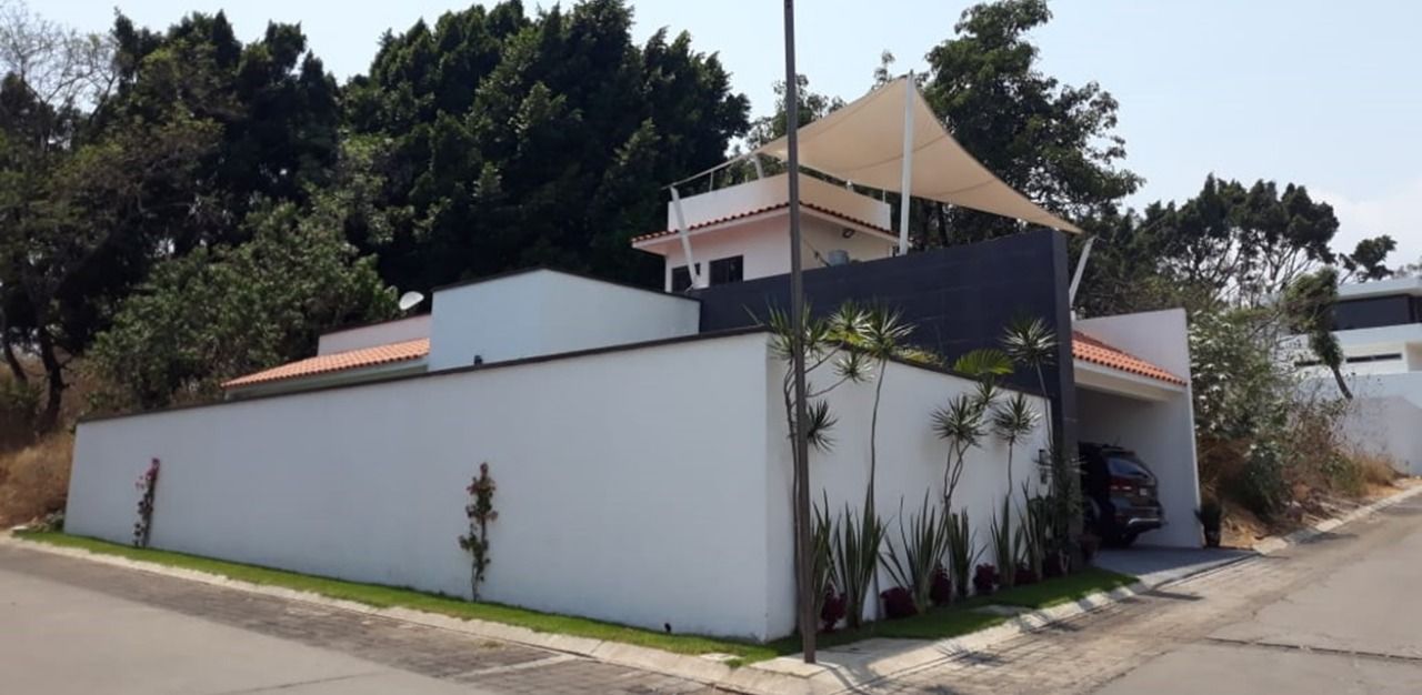 Residencia muro negro, AR216 AR216 Casas familiares