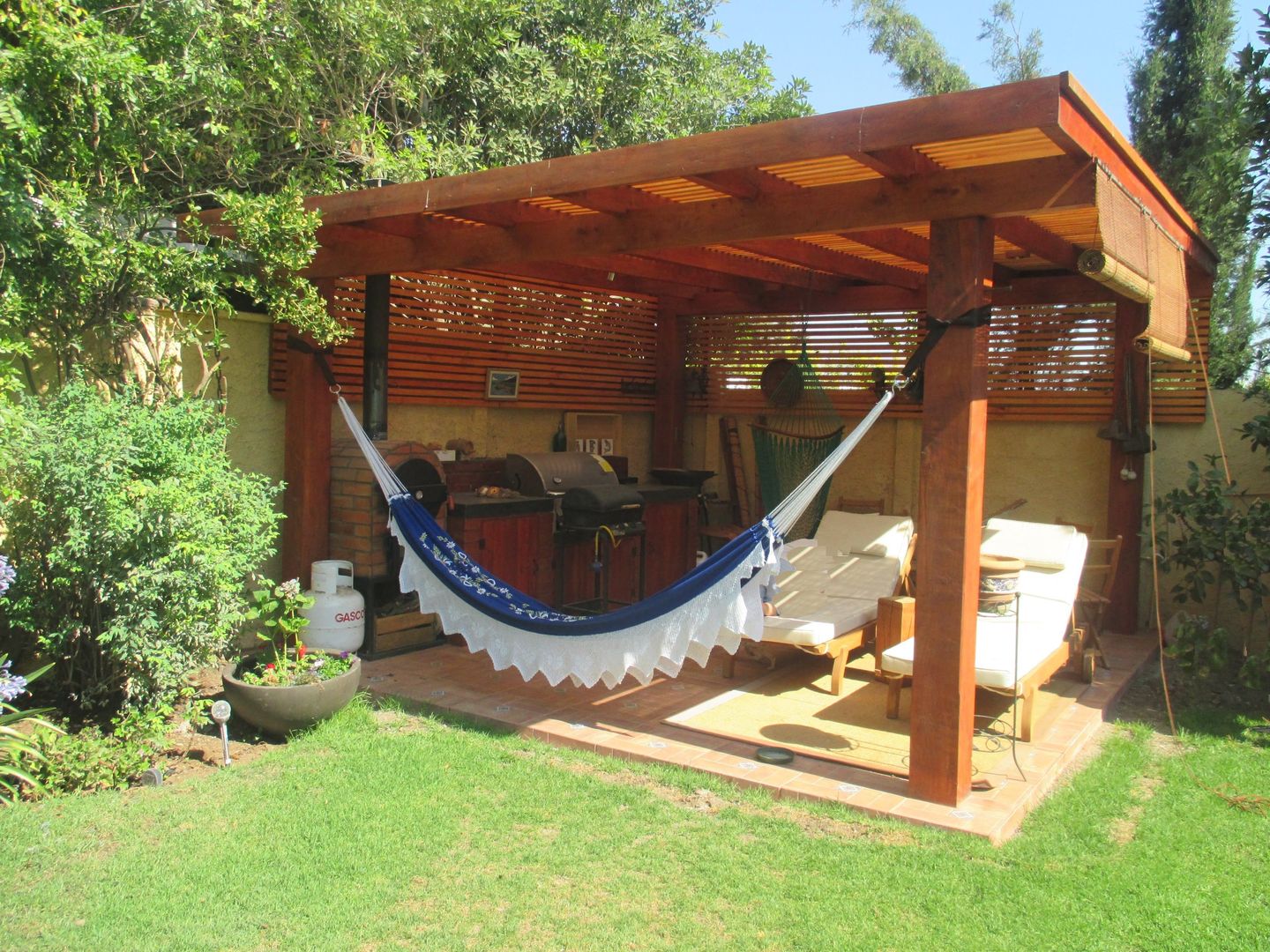 PERGOLA CON POLICARBONATO itamar ltda Espacios comerciales Madera Acabado en madera Salones de eventos