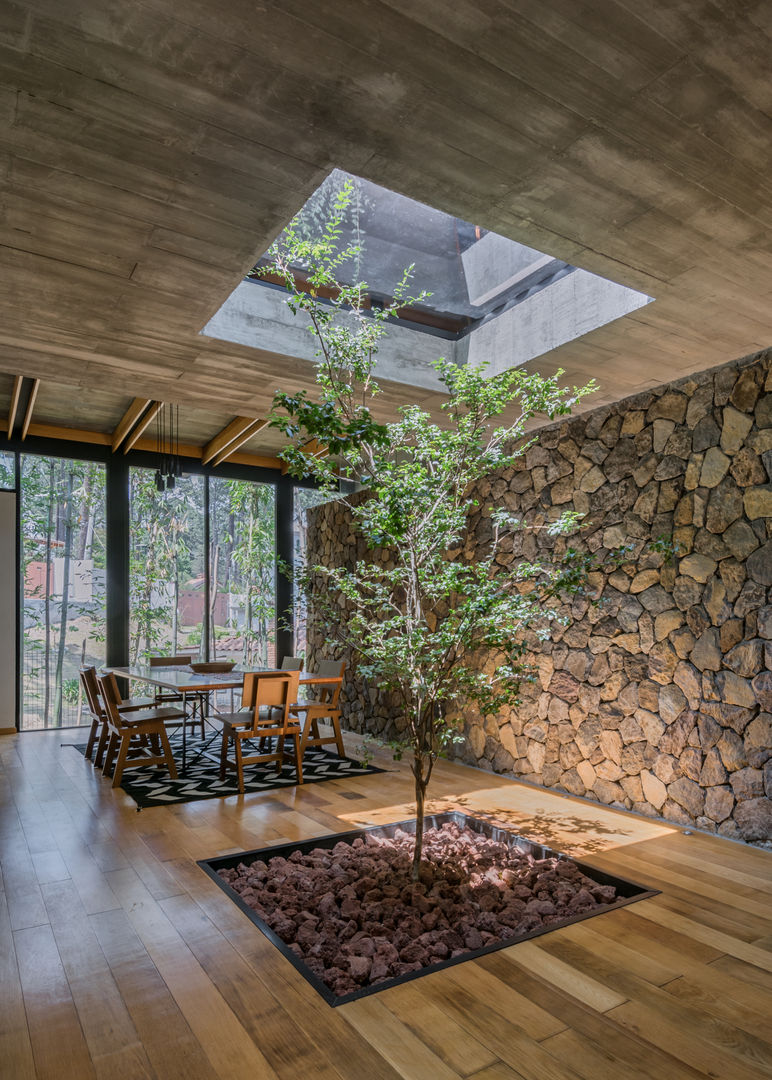 casa m, Saavedra Arquitectos Saavedra Arquitectos Dining room کنکریٹ