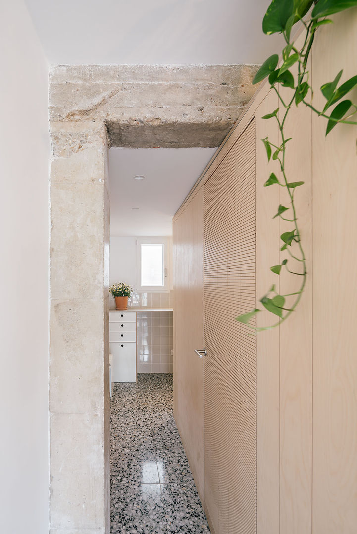 Casa M01 , MINIMO MINIMO Ingresso, Corridoio & Scale in stile moderno