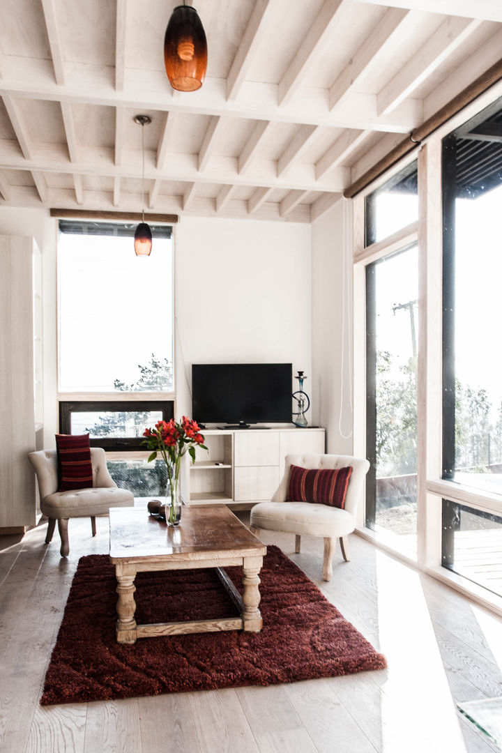 Estudio y casa de invitados lo cañas, estar estudio MACIZO, ARQUITECTURA EN MADERA Oficinas de estilo moderno Madera Acabado en madera Accesorios y decoración