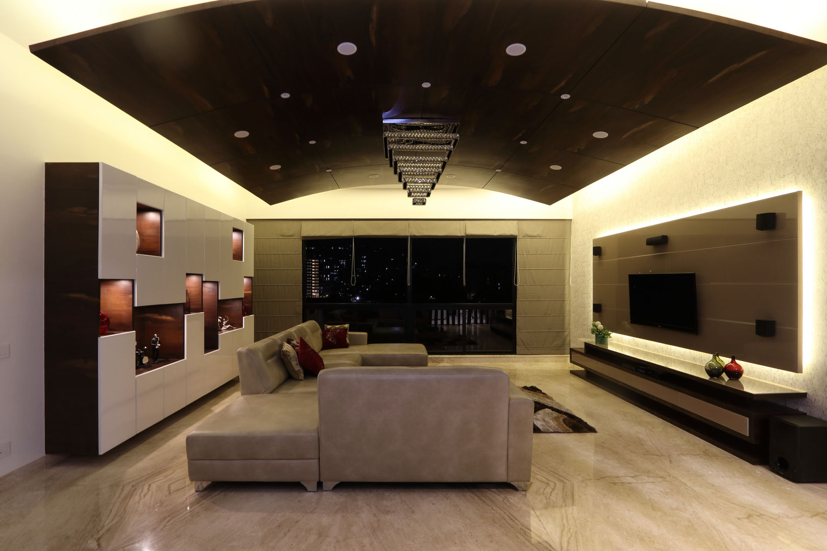 Classic Interior of Kumar Sienna, Magarpatta., AARAYISHH AARAYISHH Modern living room