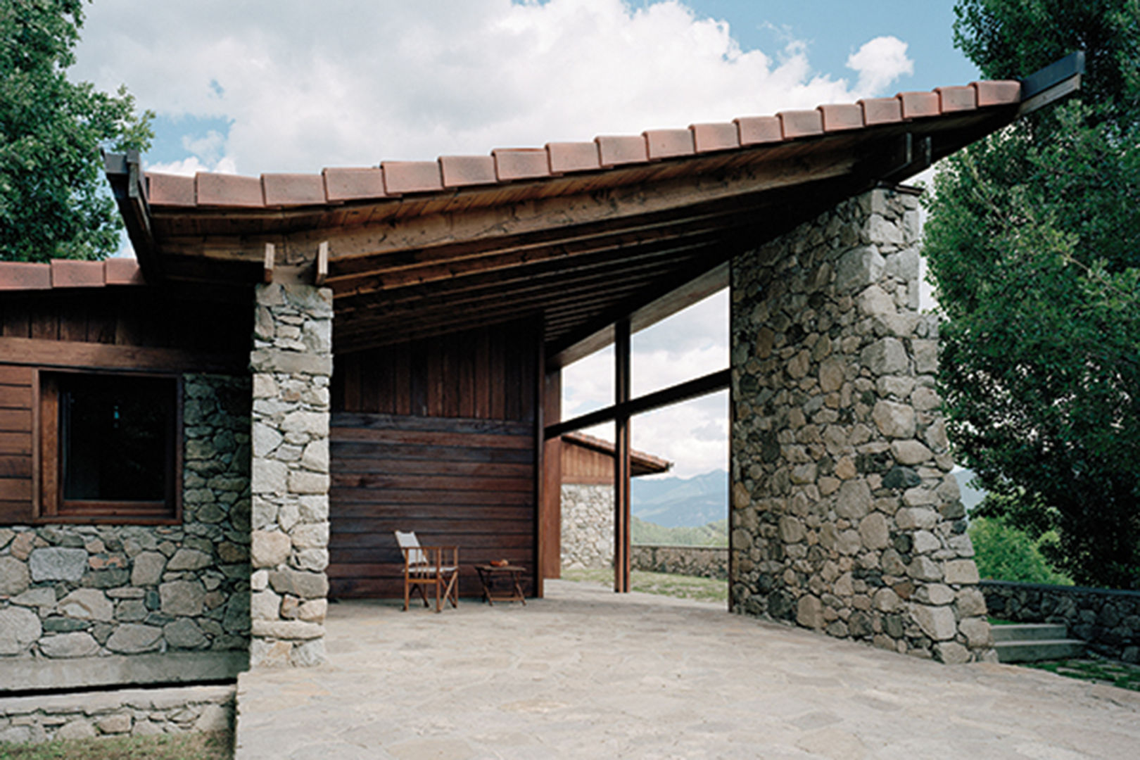 Diseño y construcción de vivienda en la Cerdanya, SANTI VIVES ARQUITECTURA EN BARCELONA SANTI VIVES ARQUITECTURA EN BARCELONA Casa unifamiliare Legno Effetto legno