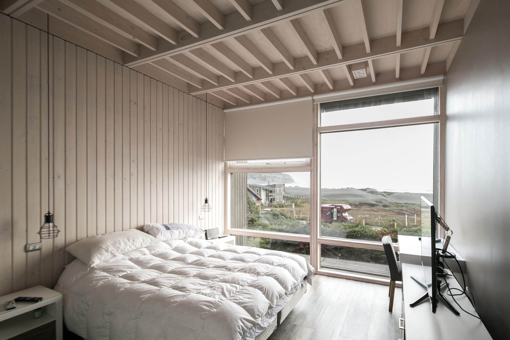 Casa Matanzas, MACIZO, ARQUITECTURA EN MADERA MACIZO, ARQUITECTURA EN MADERA Small bedroom لکڑی Wood effect