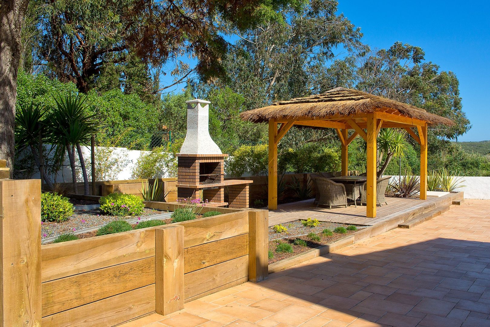 Cocina al aire libre con estilo: hornos de leña para el jardín