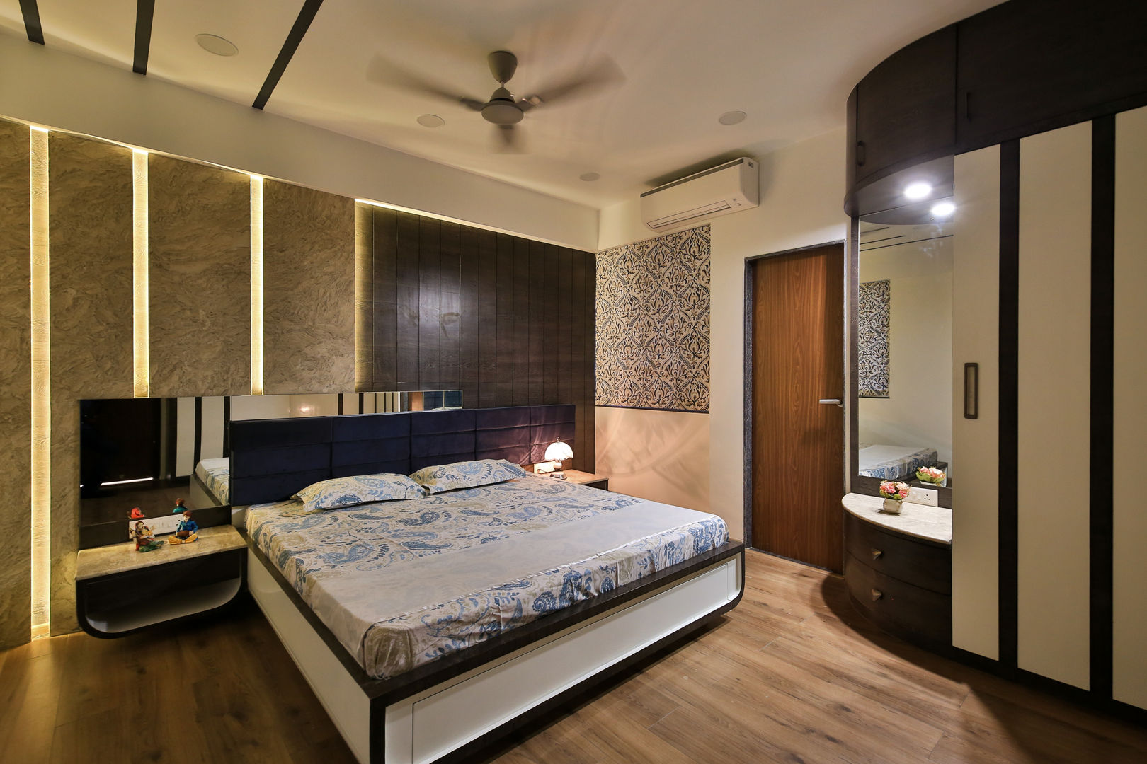 Luxurious home interior for 3BHK Song of joy Kharadi, AARAYISHH AARAYISHH Phòng ngủ nhỏ