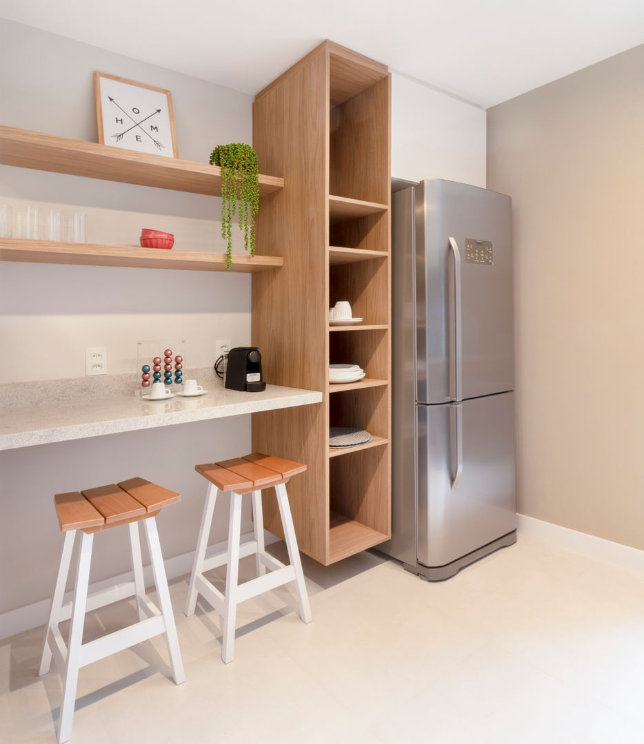 MOOD- Apartamento Interlagos, @estudiomood.arq @estudiomood.arq Cocinas de estilo minimalista Estanterías y gavetas