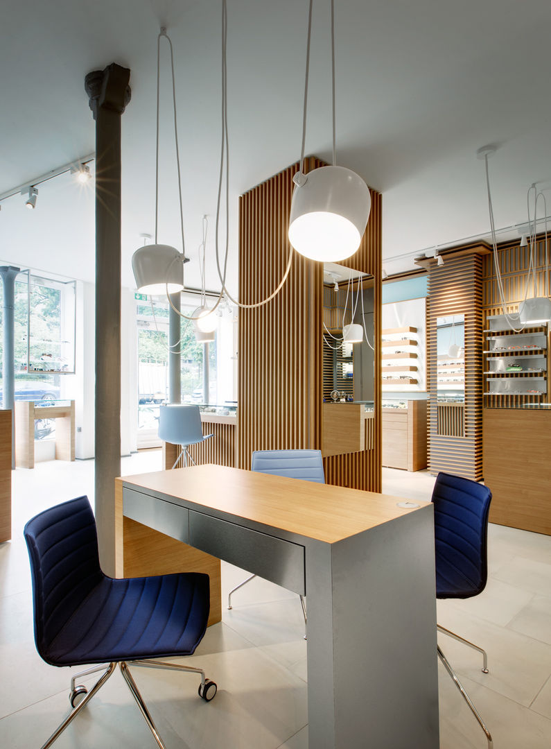 Ristrutturazione e interior design del negozio di ottica "Thomas Opticien" a Parigi, Alessandra Pisi / Pisi Design Architetti Alessandra Pisi / Pisi Design Architetti พื้นที่เชิงพาณิชย์ ไม้ Wood effect อาคารสำนักงาน ร้านค้า