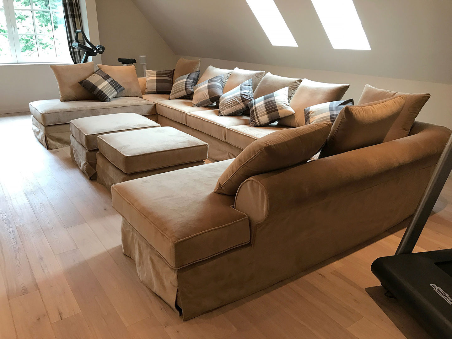 Aanbouw deluxe: zonwering & schuifpui voor aangename sfeer, Marcotte Style Marcotte Style Country style living room Sofas & armchairs