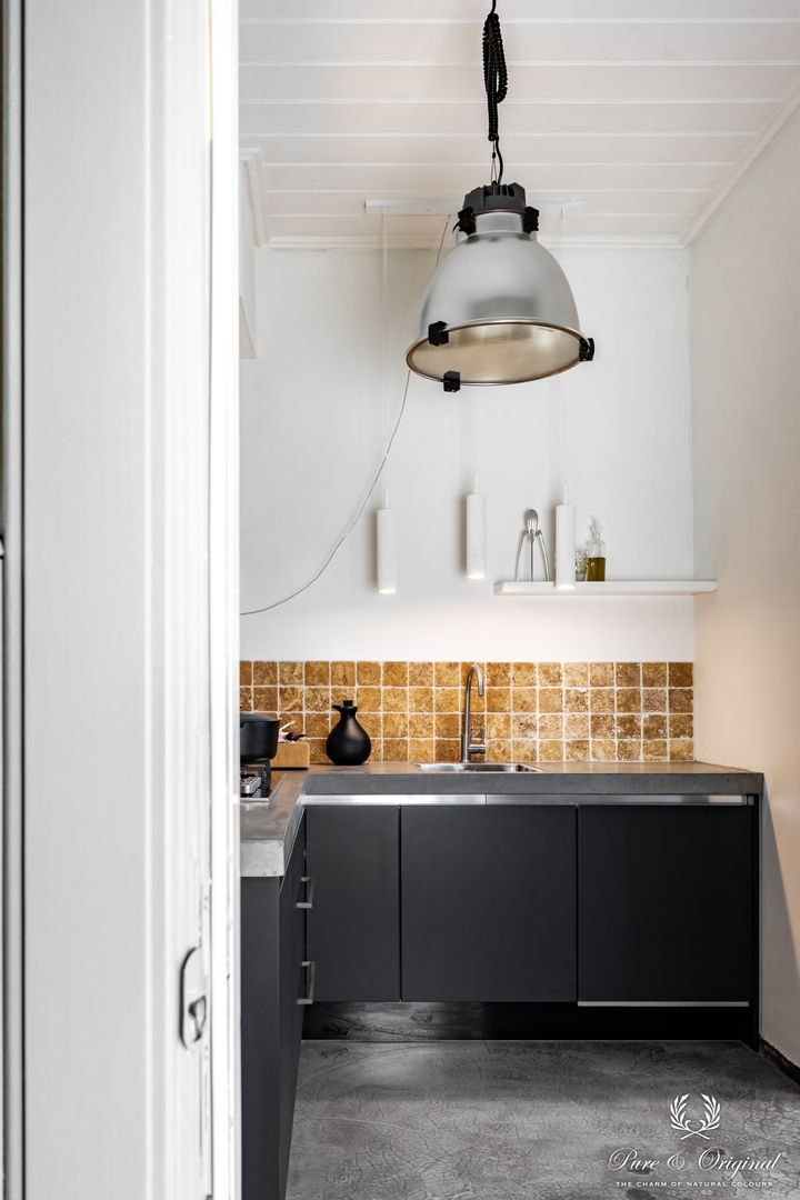 Monumentaal wonen in moderne stijl, Pure & Original Pure & Original ห้องครัวขนาดเล็ก